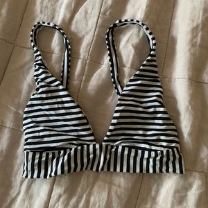 Boys + Arrows Fillis Bikini Top in 1942